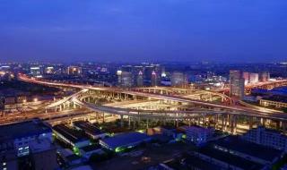 外滩隧道转延安高架实线变道拍吗 延安路高架